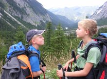 Mit zwei Elefanten über die Alpen. Eine Familie wandert von München nach Venedig.